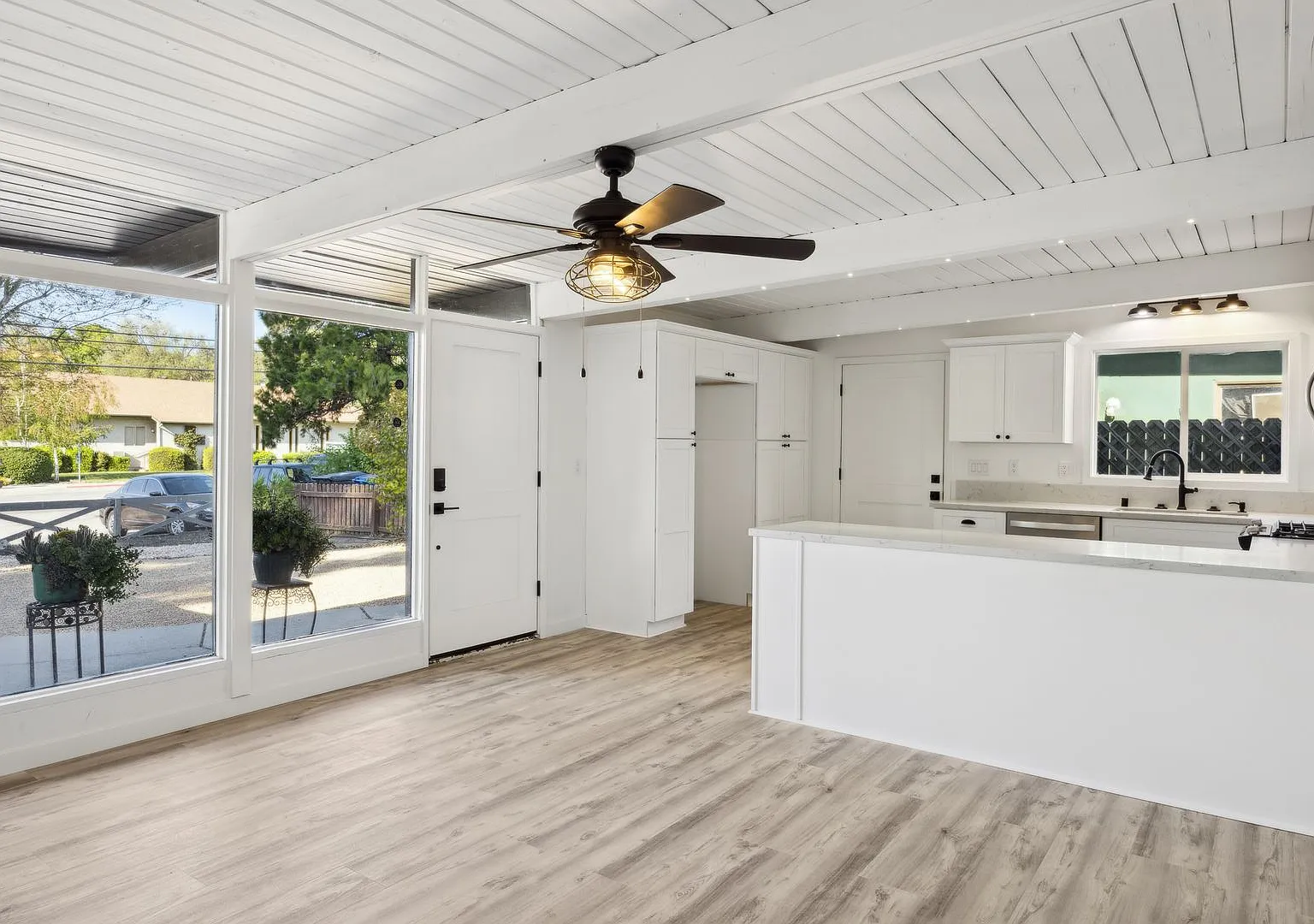 Creston Dr. Duplex — Photo 2
