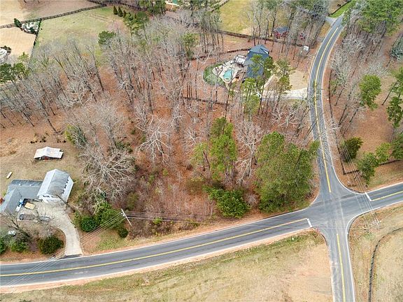 5th image of 1315 Gaddis Rd