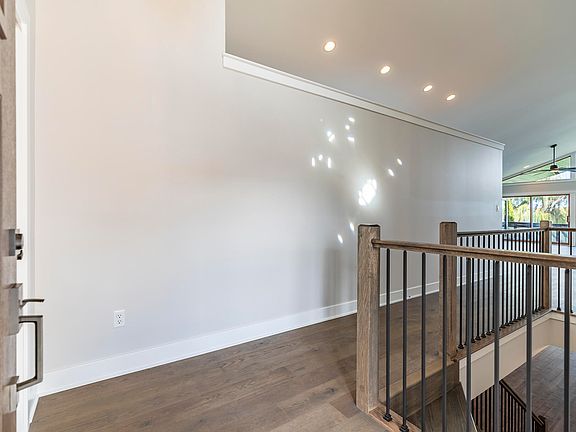 5th image of 3488 W Lakeshore Dr