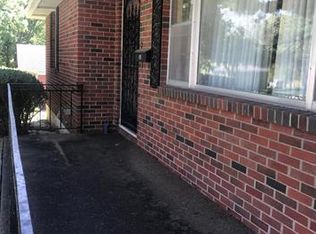 216 S Gant St, Sugar Creek, MO 64054