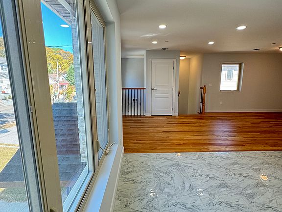3rd image of 31 Starbuck St #2