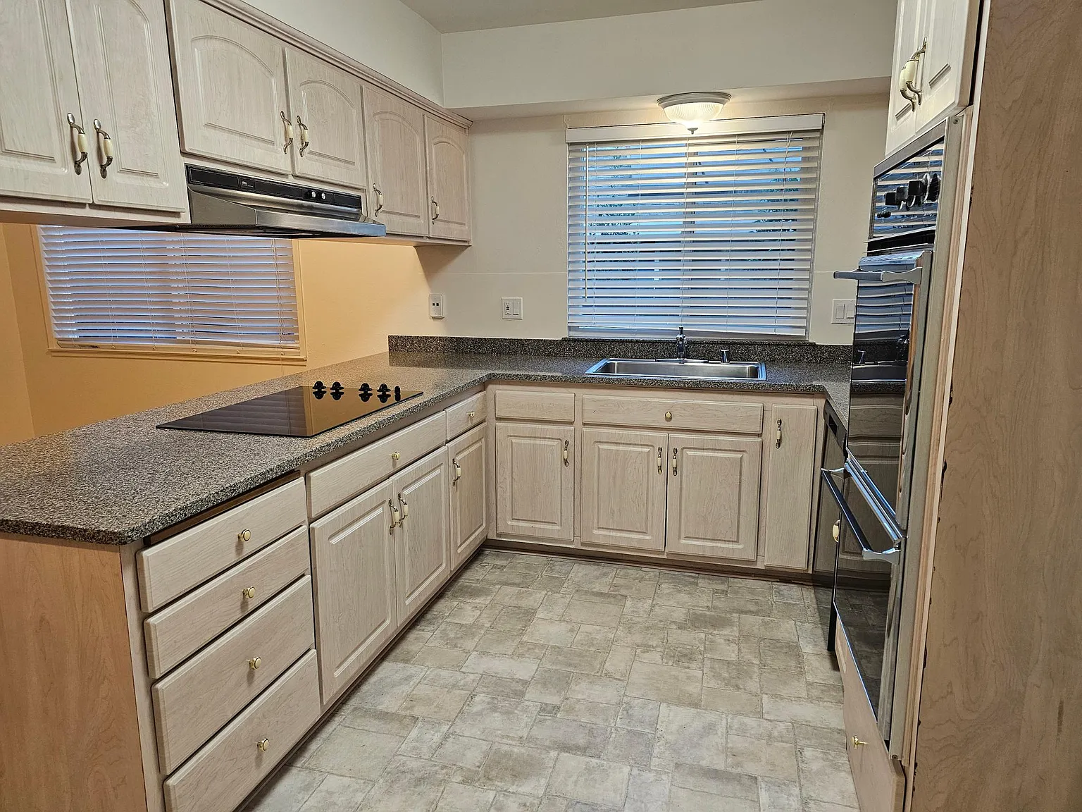 3 bed, 1606 sqft, $3,000 — Photo 4