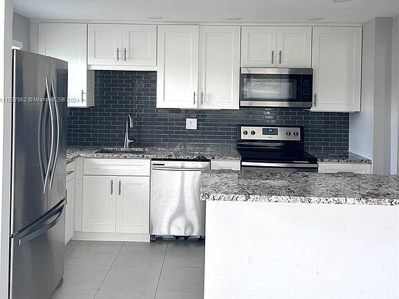 4th image of 2731 Taft St APT 103