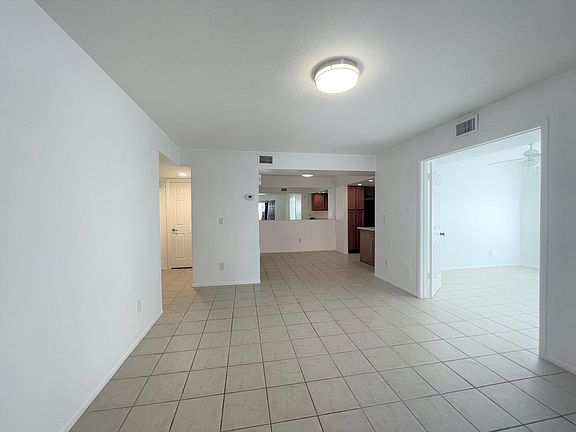 4th image of 700 E Mesquite Cir