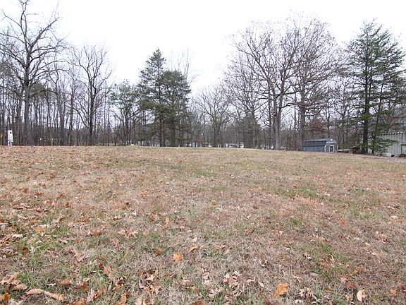 2nd image of 1104 Dearing Ln
