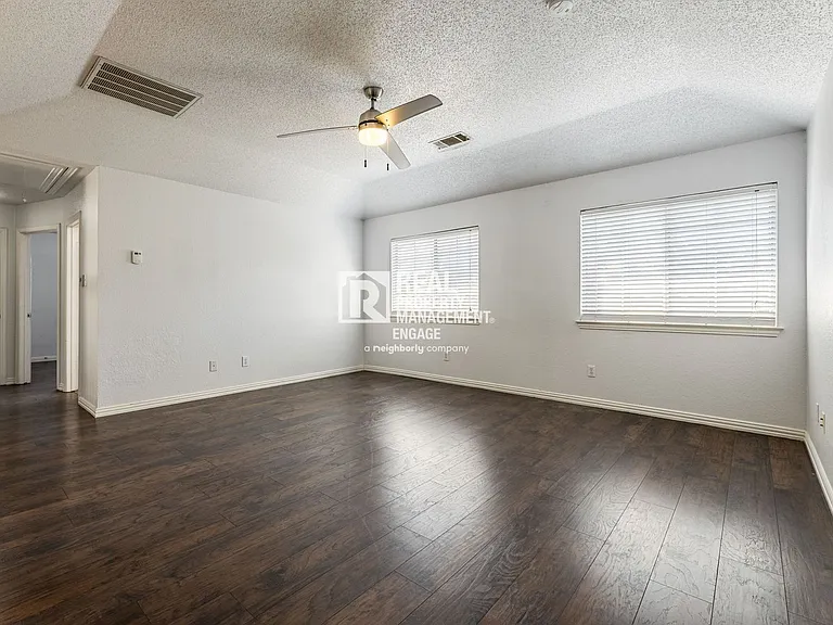 8817 Pocono Dr — Photo 36