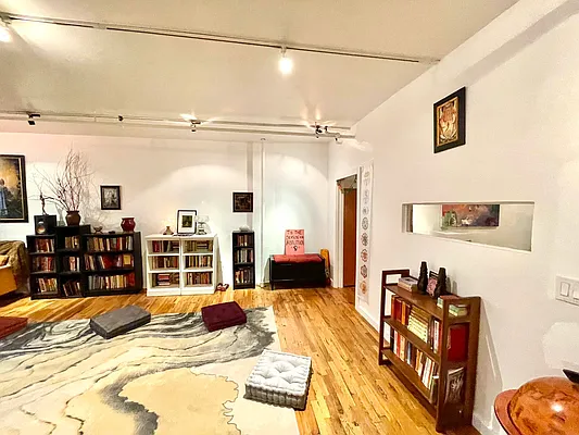 Rented by Pear NYC LLC | media 14