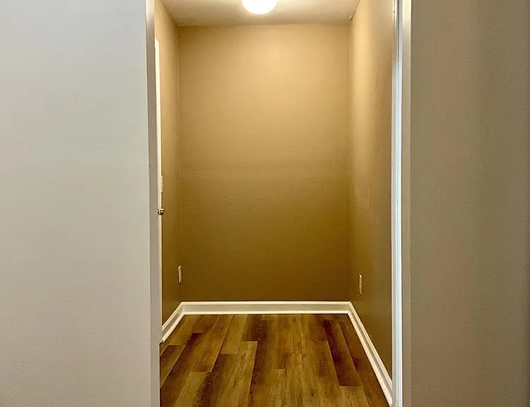 200 England Dr — Photo 9