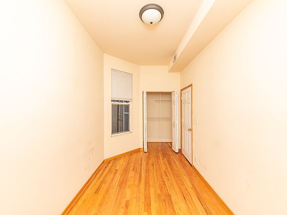 4th image of 1471 W Erie St #3