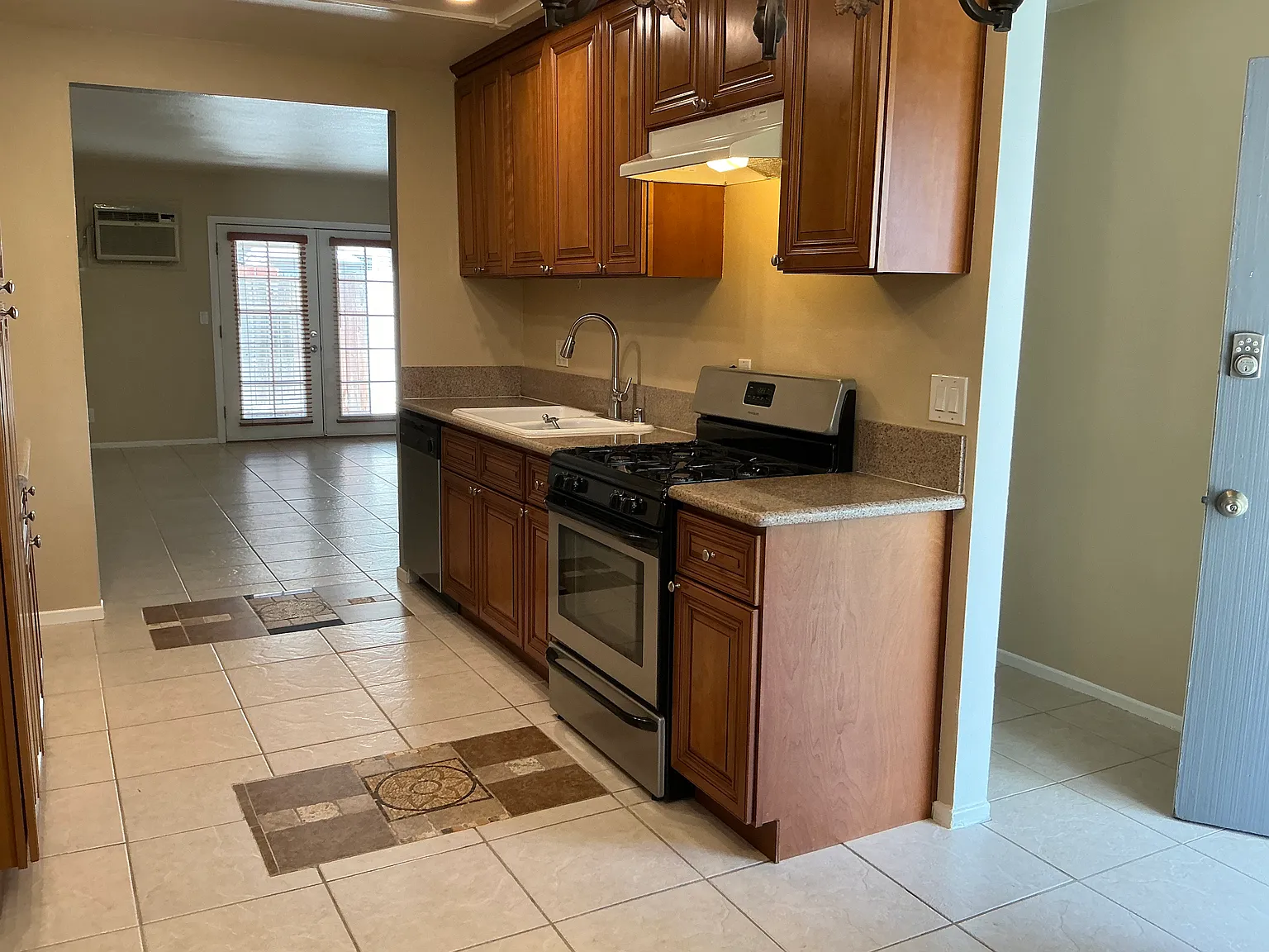 2 bed, 1000 sqft, $2,800 — Photo 1