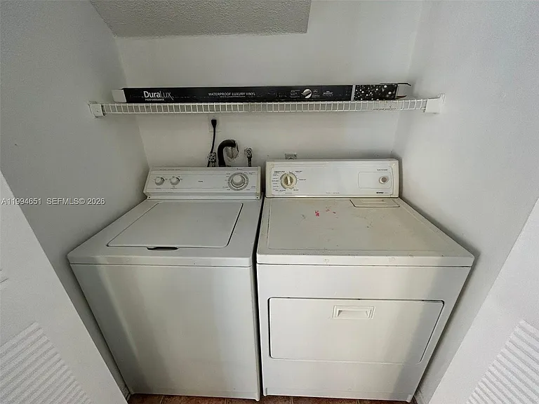 6255 Kendale Lakes Cir #225 — Photo 21