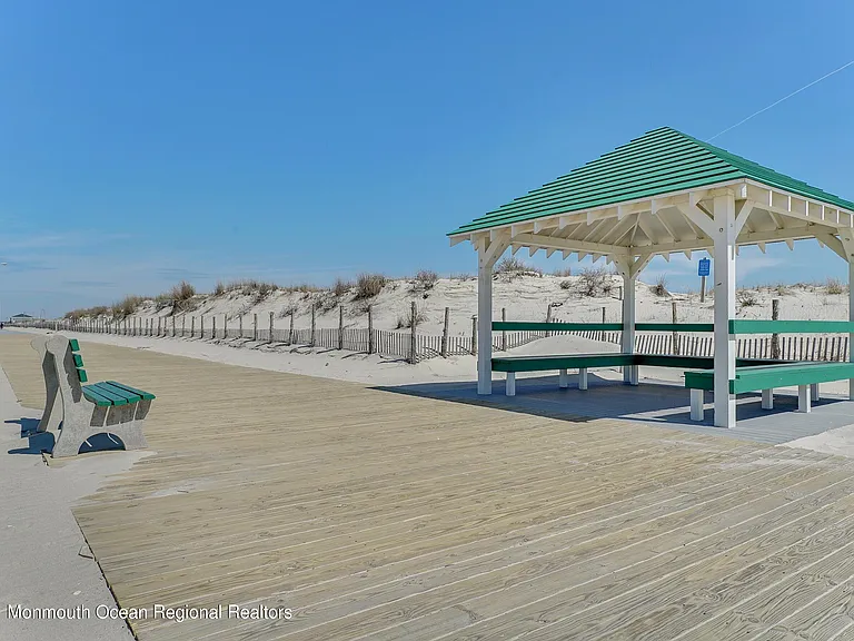 919 N Ocean Ave — Photo 36