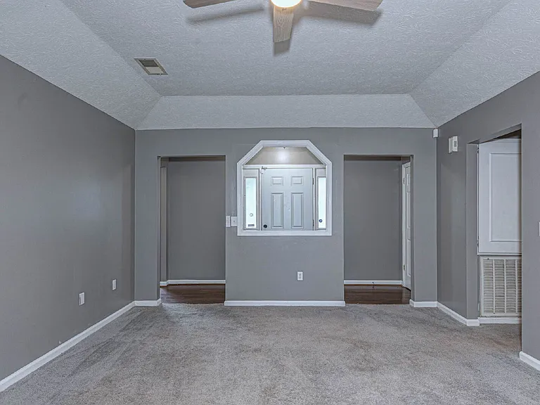 6913 Dorsey Dr — Photo 2