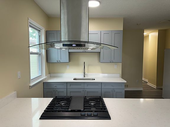 3rd image of 13 Lines St Unit 2