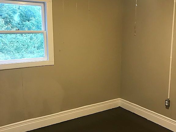 4th image of 103 Pomona Pl