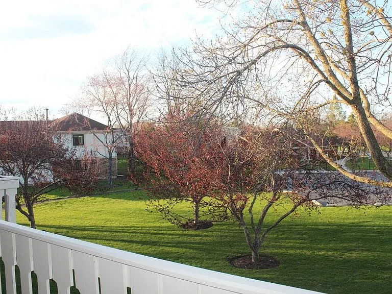 1054 Deerpath Ct — Photo 1
