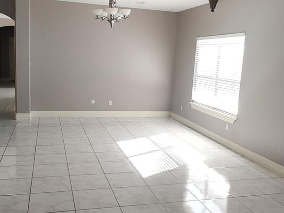 2nd image of 636 E Sandyhills Ave