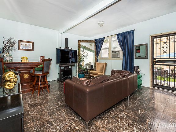 3rd image of 2306 40th Ave