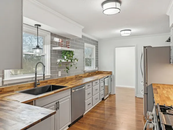 2536 Somerset Dr, Nashville, TN 37217