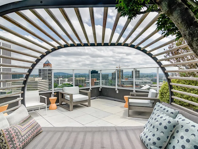 The Vue — Photo 14