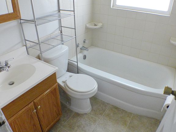 4th image of 210 Drake Ave