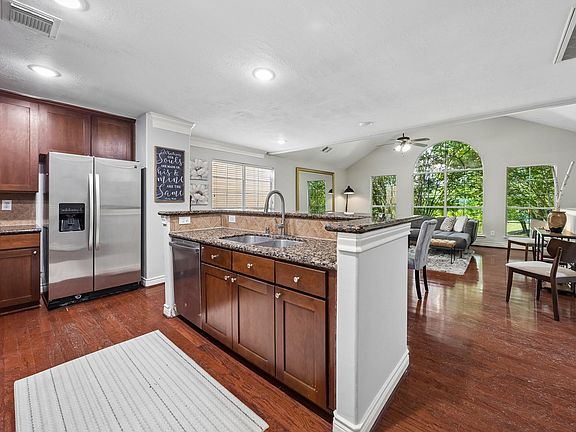 3rd image of 3413 Clearview Cir