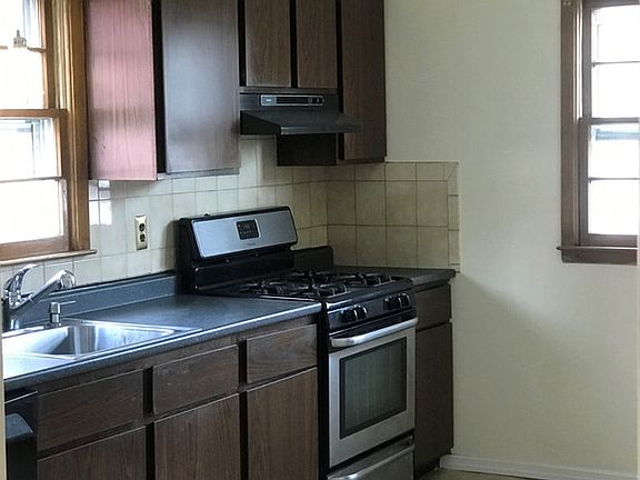 4th image of 21 Rosewood Ter #2