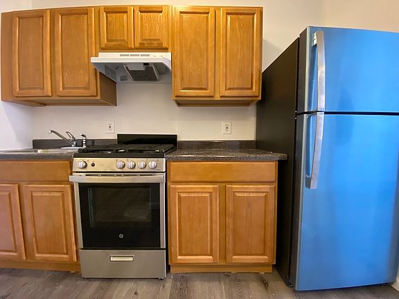 5th image of 251 E Broadway #4W