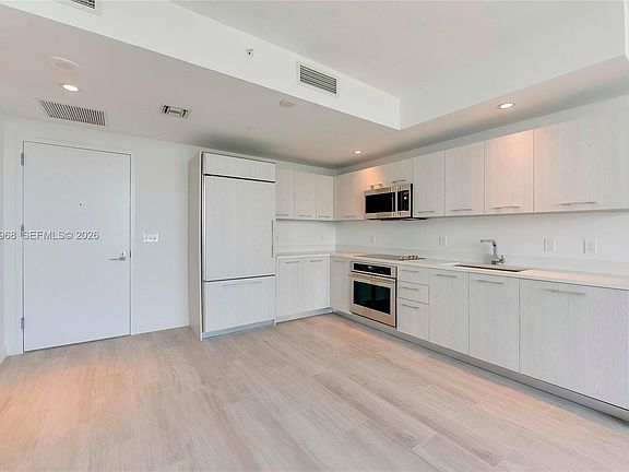 5th image of 55 SW 9th St #3507