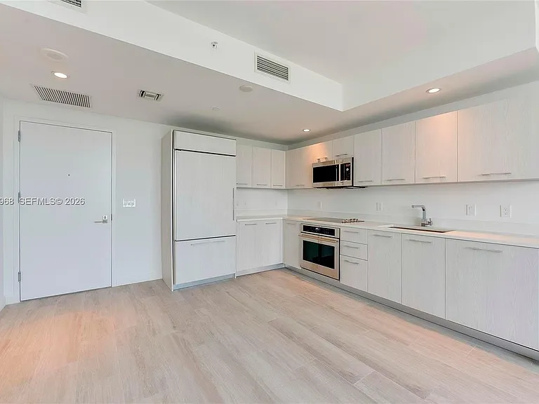 55 SW 9th St #3507 — Photo 5