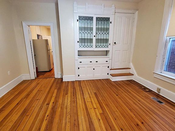 4th image of 315 W Martin St