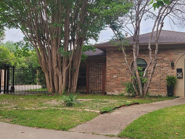 10796 Morning Glory Dr — Photo 2