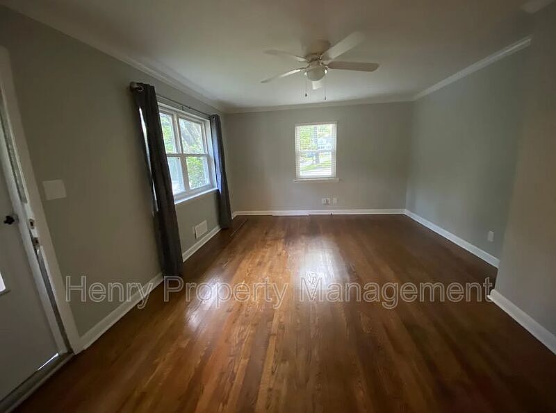 2nd image of 302 W Park St