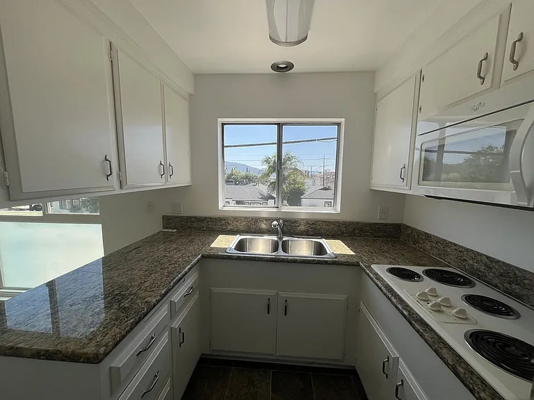 520 S 6th St — Photo 10
