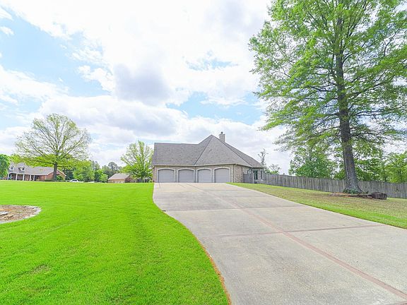 4th image of 401 Huntcliff Dr