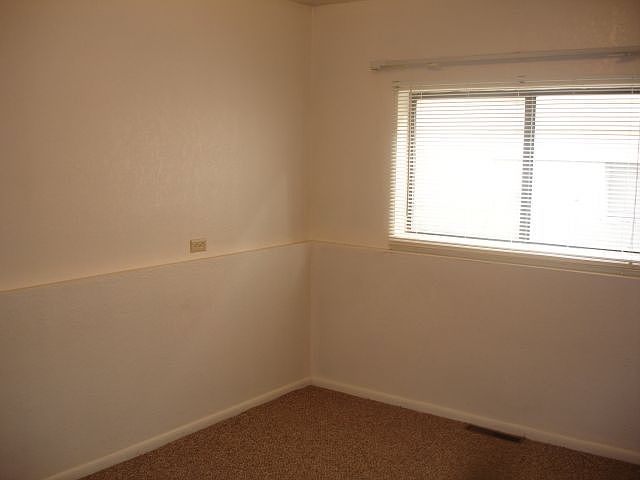 2nd image of 376 Phyllis Cir W