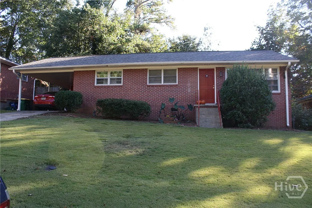 3 bed, 1.0 bath, 1134 sqft, $2,100 — Photo 1