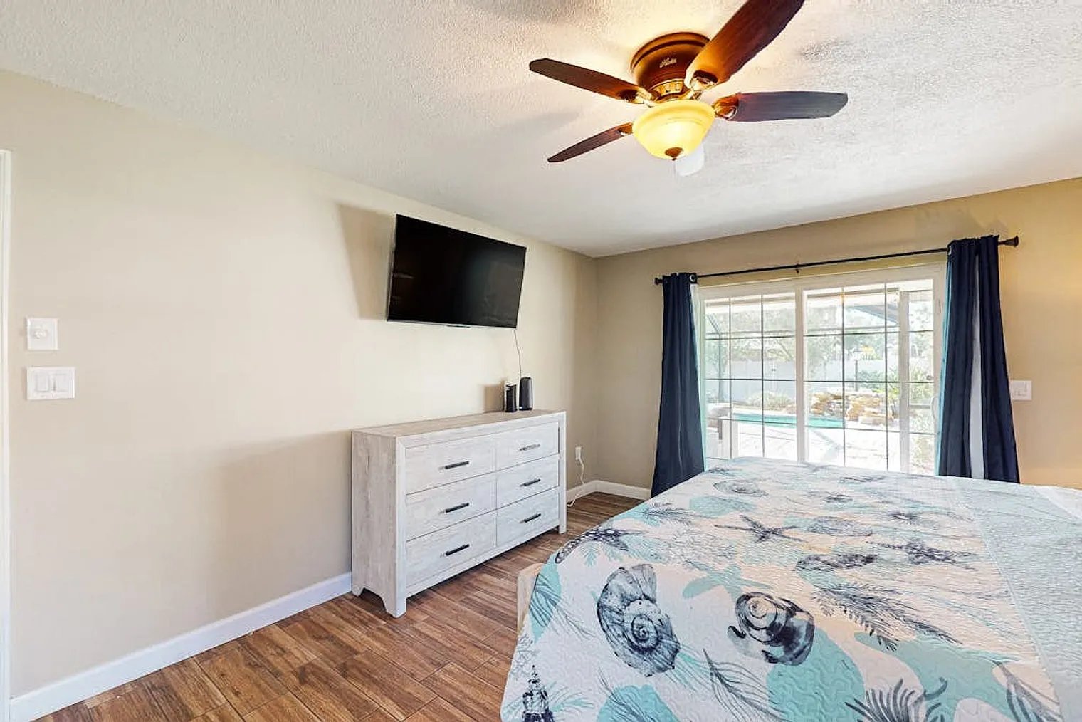 3 bed, 2.0 bath, 2163 sqft, $4,860 — Photo 4