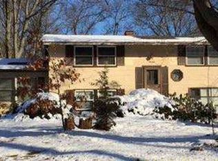19 Lodge Ln, East Setauket, NY 11733