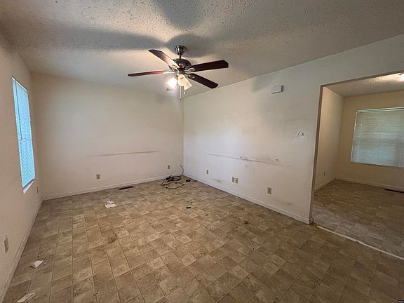 5th image of 505 Eden Ave