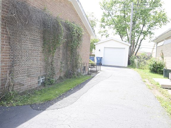 2nd image of 15254 Drexel Ave