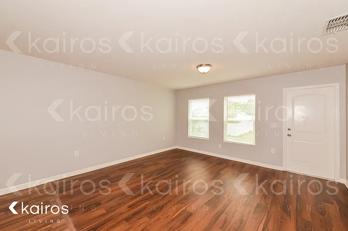 433 Church Ave NW — Photo 2