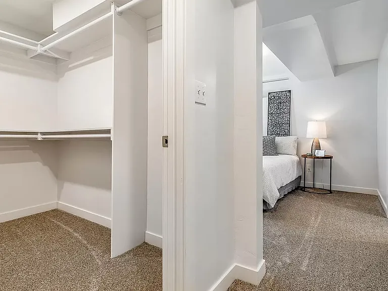 4521 S Clarkson St — Photo 14