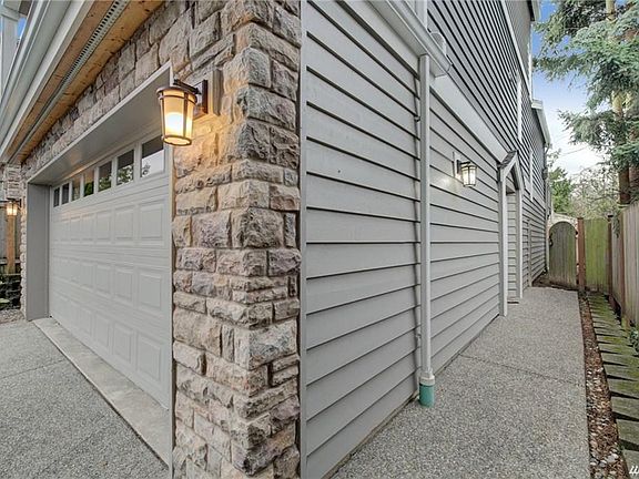 2nd image of 1125 N 183rd St