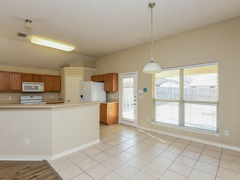 3912 Big Thicket Dr — Photo 5