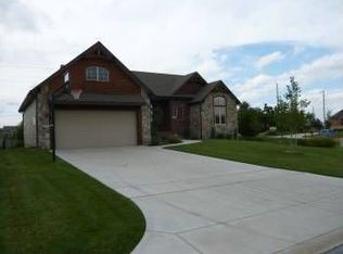 2519 N Peckham St, Wichita, KS 67228