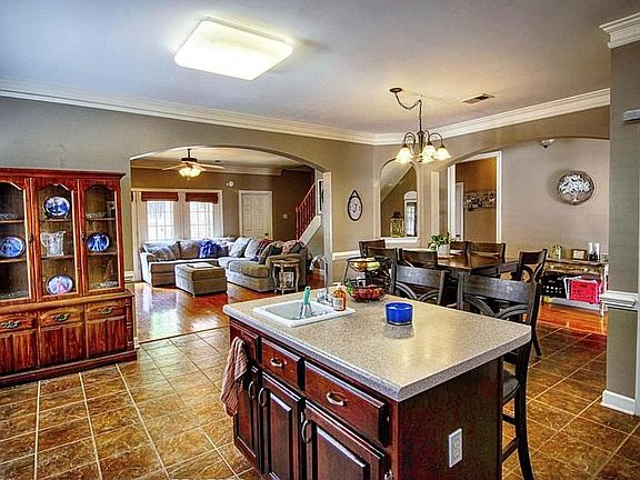 3rd image of 2750 Graystone Dr
