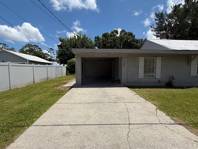 201 E Palm St — Photo 2