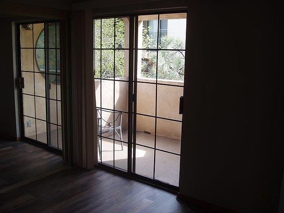 5th image of 318 La Veta Dr NE APT 4