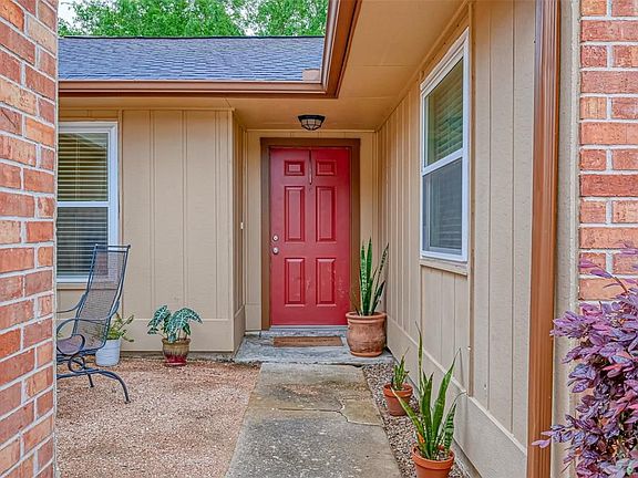 4th image of 2106 Chesswood Cir